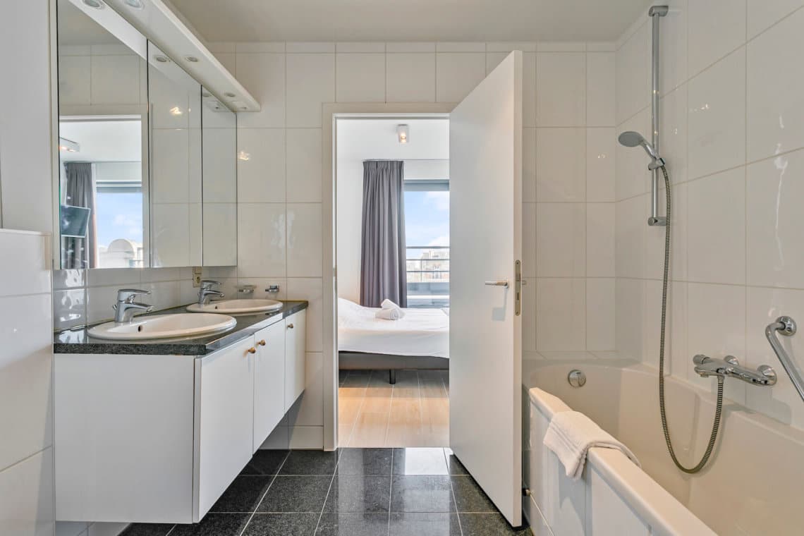 double basin sink shower and bathtub in ensuite for one bedroom serviced bbf apartment