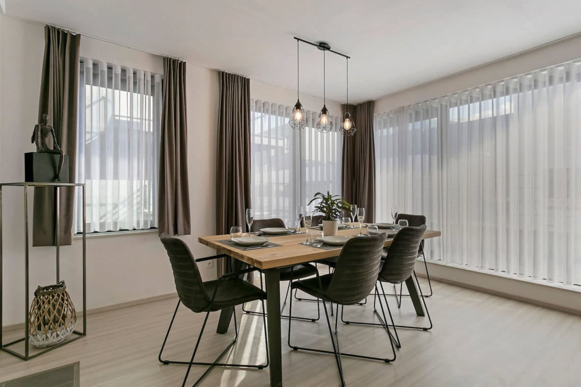 b-square two bedroom apartment with spacious dining table