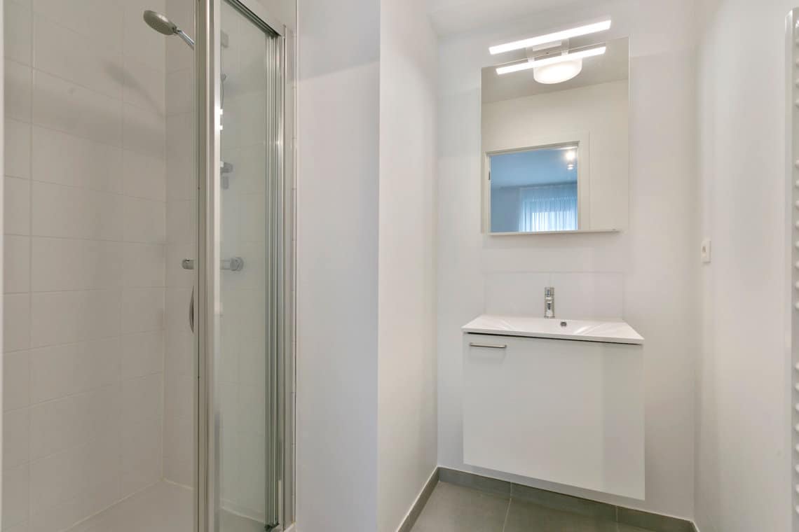 winxx one bedroom apartment ensuite bathroom