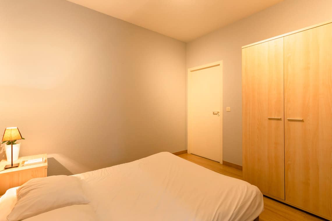 dunant gardens one bedroom apartment master bedroom with wardrobe