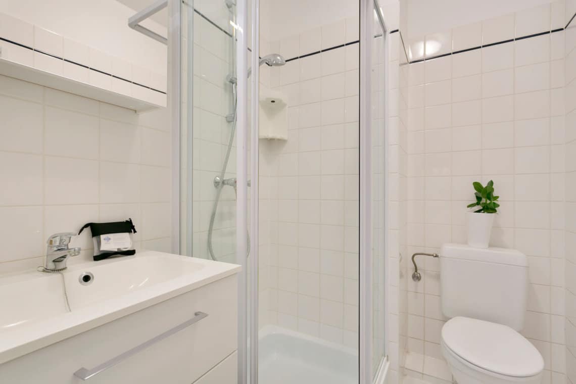 century gardens one bedroom apartment bathroom