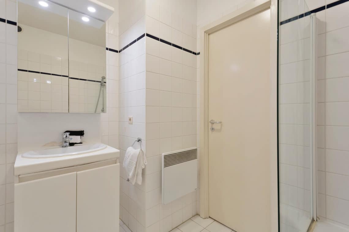 green gardens two bedroom apartment bathroom