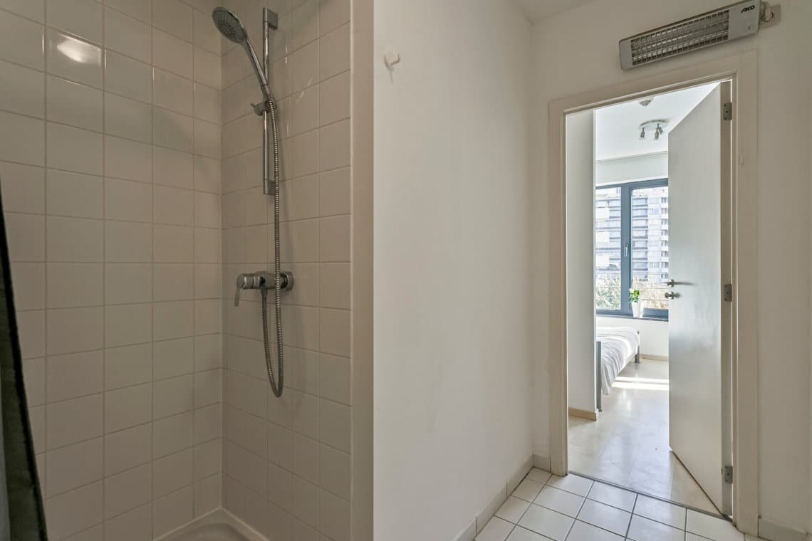 riverside two bedroom apartment shower