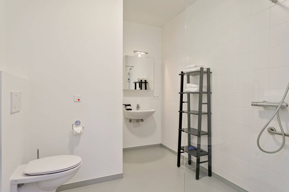 bathroom in bbf serviced apartment antwerp