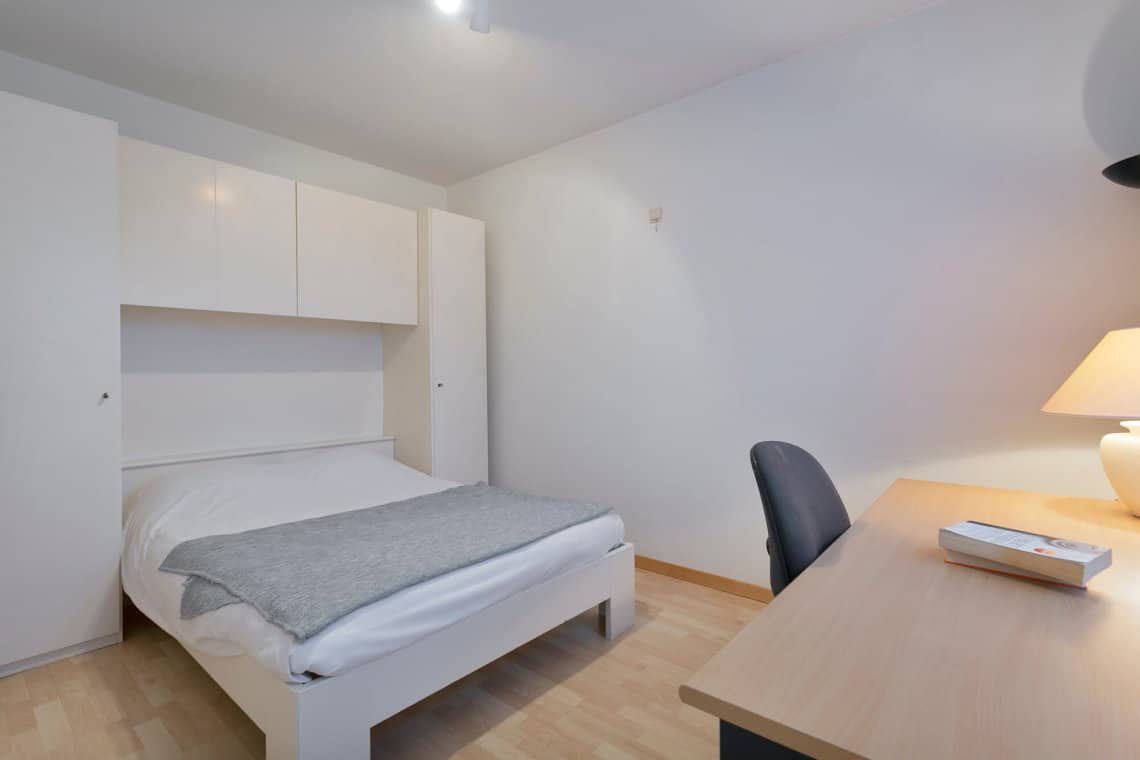 home office space and double bed in bbf serviced apartment near european commission