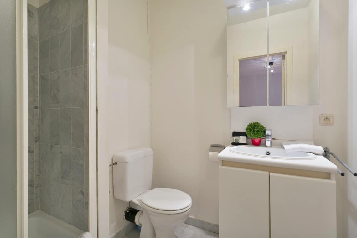 bathroom in bbf serviced apartment with linen and cleaning included