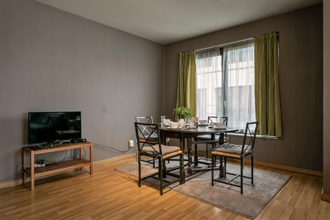 dining room table with cable television in bbf furnished apartment