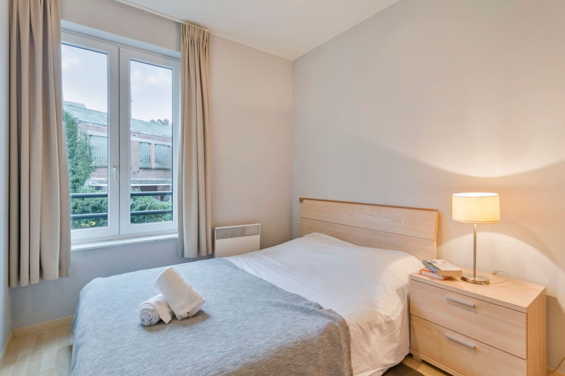 Double bed in serviced one bedroom apartment near place jourdan linens and cleaning included