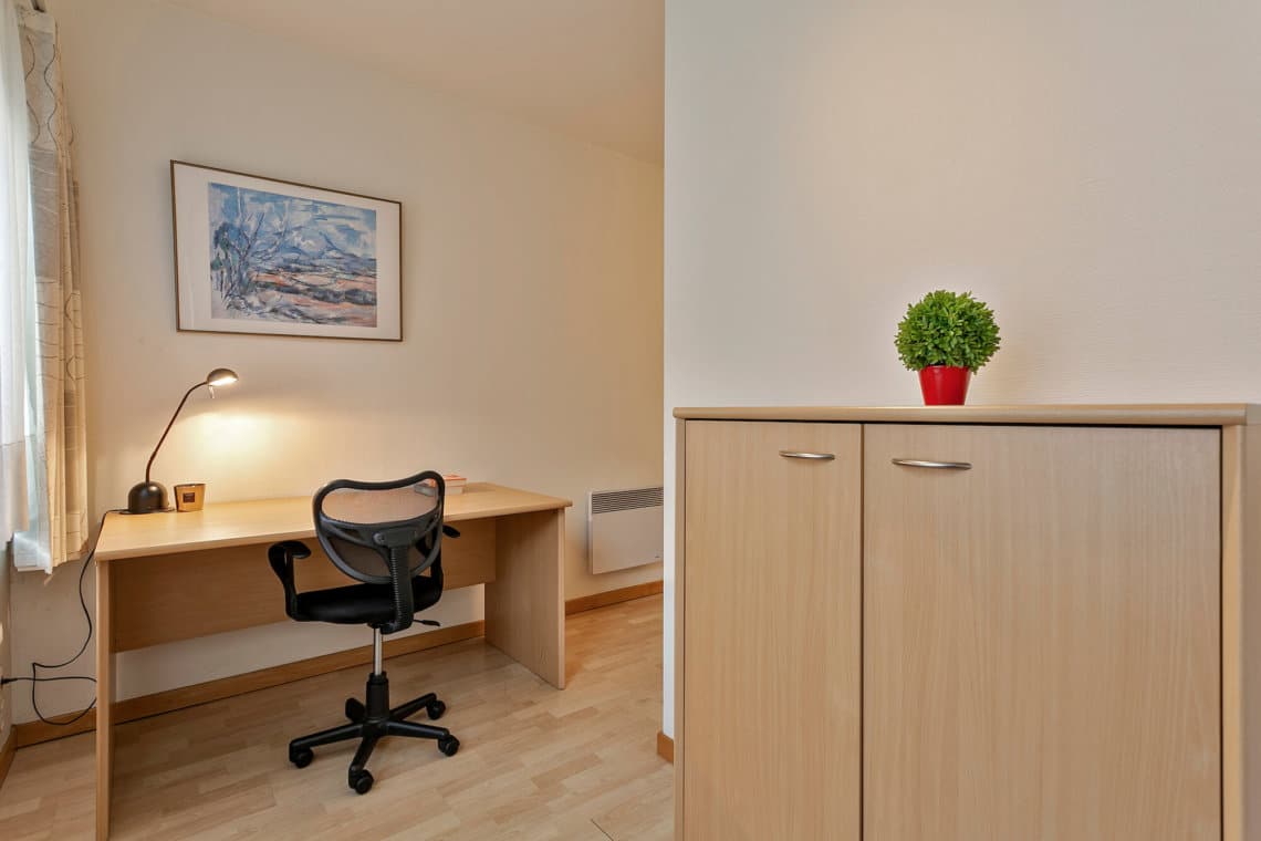 work from home office space in bbf europark apartment