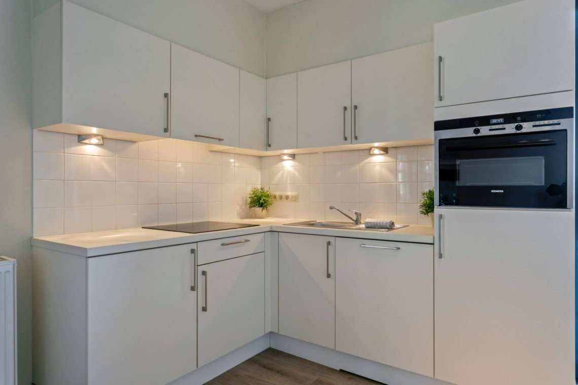 fully equipped kitchen with dishwasher in brussels