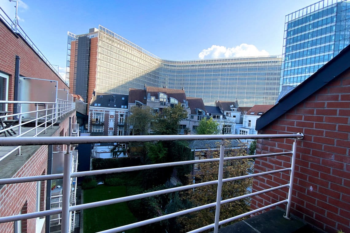 uitzicht op europese commissie vanaf balkon bbf europark residentie